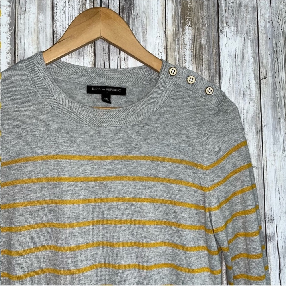 Banana Republic Grey & Mustard Light Weight Sweater - Picture 3 of 4